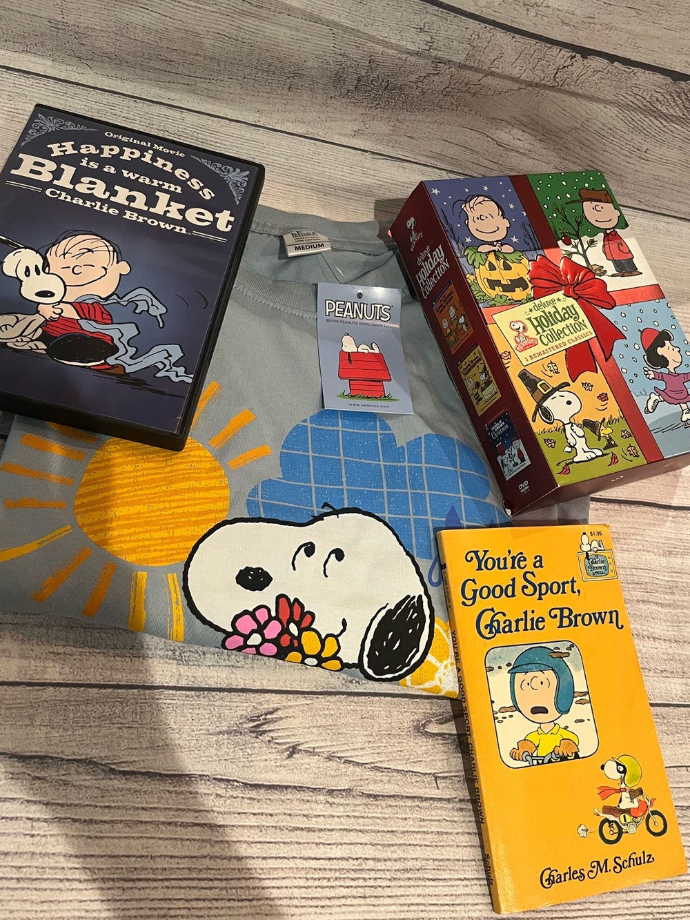 Peanuts Bundle

Light Blue T-shirt/ paperback book/ 3 dvd set/ 1 dvd movie